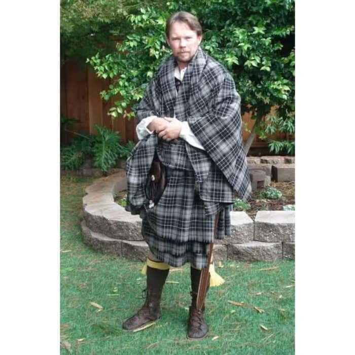 Scottish Tartan Great Kilt Highland Traditional 16th Century