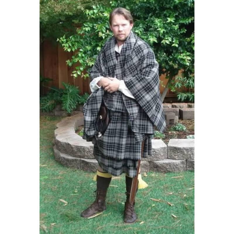 Scottish Tartan Great Kilt Highland Traditional 16th Century